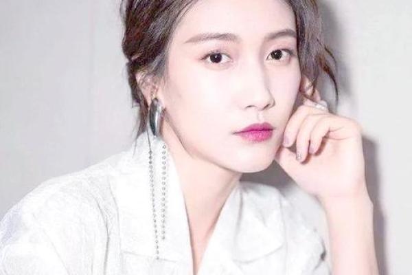 赵薇生辰八字命理：命运密码中的暗藏玄机，如何改变人生轨迹