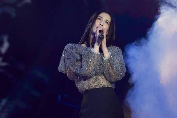 黄圣依八字解析：如何改变命运轨迹，打破命理的束缚？