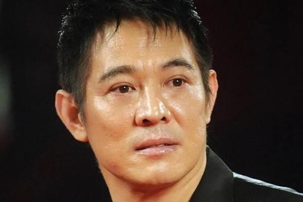 李连杰八字命理:命运密码背后的秘密揭示 李连杰八字命理:命运密码背后的秘密揭示
