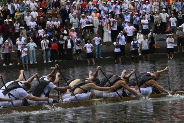 傈僳族的龙舟节:历史与水文化的深度融合 傈僳族的龙舟节:历史与水文化的深度融合
