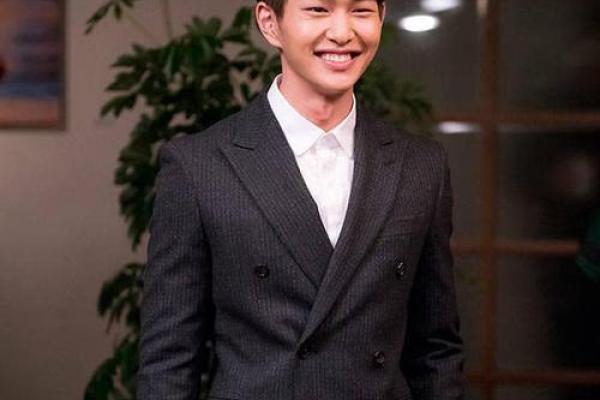 宋仲基的八字分析:命运背后的暗藏玄机 宋仲基的八字分析:命运背后的暗藏玄机