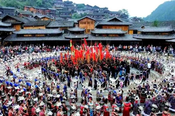 苗族节日里的传统习俗与家庭团聚